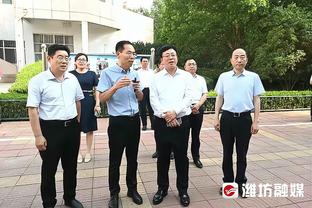 湖勇二番战！库里穿花哨裤子&摇头晃脑 库明加眼镜+POLO衫显斯文